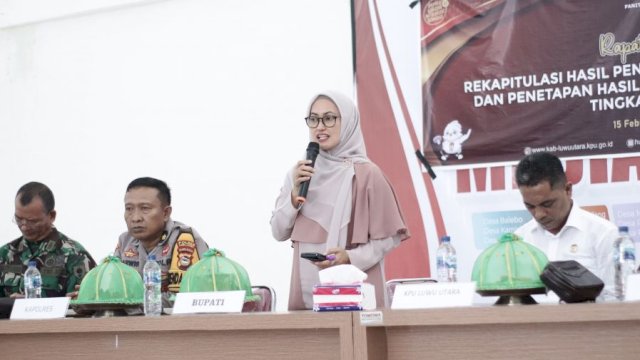 Bupati Luwu Utara, Indah Putri Indriani, mengajak seluruh saksi partai politik yang menjadi peserta Pemilu 2024 untuk aktif mengawasi proses rekapitulasi hasil pemilu yang sedang berlangsung.