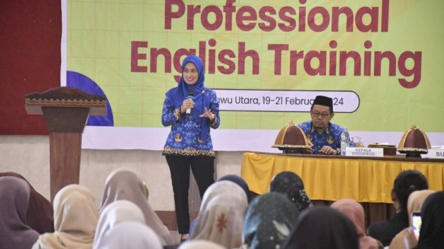 Ratusan guru di Luwu Utara mengikuti Professional English Training dan Adiresy Matematika Smart Indonesia yang diselenggarakan oleh Asosiasi Pemerintah Kabupaten Seluruh Indonesia (APKASI) bekerjasama dengan Pemerintah Kabupaten Luwu Utara Tahun 2024.&nbsp;