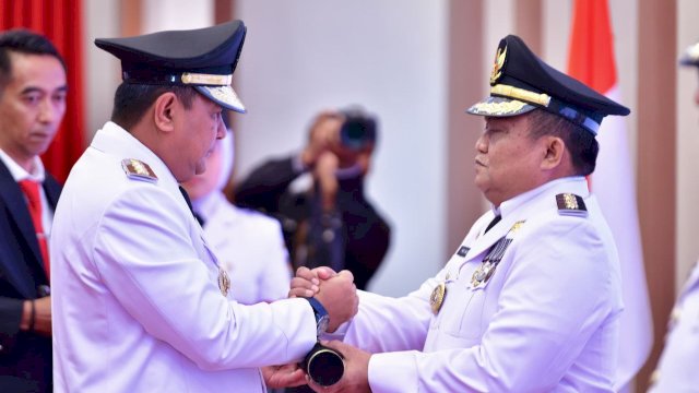 Penjabat (Pj) Gubernur Sulawesi Selatan, Dr. Bahtiar Baharuddin M.Si, secara resmi melantik Drs. H. Muh. Saleh M.Si sebagai Penjabat (Pj) Bupati Luwu di Aula Tudang Sipulung Rujab Gubernur Sulsel, hari ini.