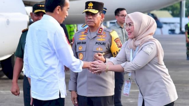 Kedatangan Presiden Joko Widodo ke Provinsi Sulawesi Selatan disambut dengan kehormatan dan bangga oleh Forkopimda Sulawesi Selatan.