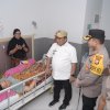Pj. Bupati Luwu Jenguk Korban Tanah Longsor