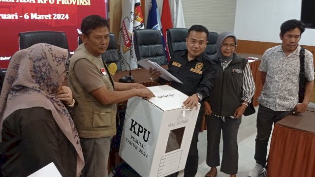 Komisi Pemilihan Umum (KPU) Kabupaten Sidrap secara resmi menyerahkan hasil rekapitulasi suara Pemilu tahun 2024 ke KPU Provinsi Sulawesi Selatan pada Rabu, 28 Februari 20242. Ini menandai Sidrap sebagai daerah pertama yang menyerahkan hasil rekapitulasi suara.