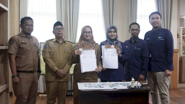 rotoar.id, Luwu Utara - Bupati Luwu Utara, Indah Putri Indriani, melakukan tindakan strategis dengan penandatanganan Memorandum of Understanding (MoU) bersama PLN Luwu Utara terkait Pajak 