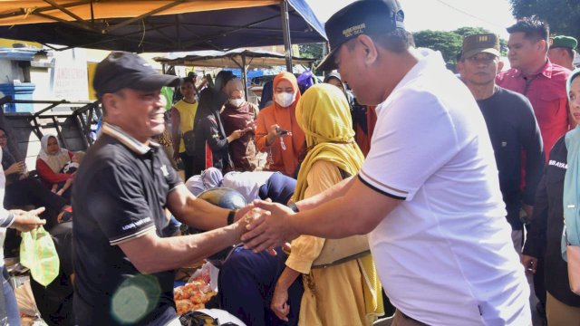 Geliat pasar murah meriah di Bone pada Jumat pagi, 1 Maret 2024, dihadiri langsung oleh Penjabat Gubernur Sulawesi Selatan, Bahtiar Baharuddin.