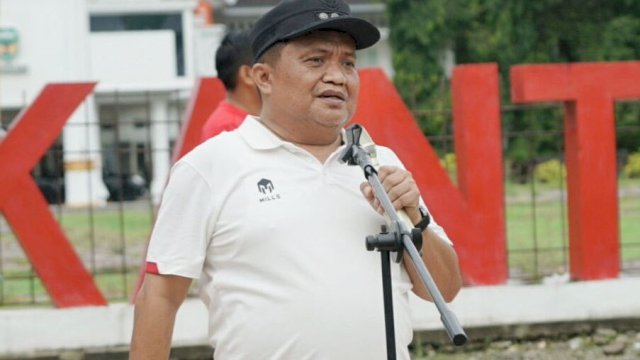 Pj. Bupati Luwu, Muh. Saleh, mengajak masyarakat Belopa untuk menjaga kebugaran tubuh melalui olahraga aktif.