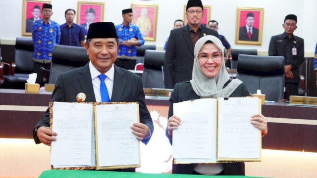 Dewan Perwakilan Rakyat Daerah (DPRD) Provinsi Sulawesi Selatan bersama Pemerintah Provinsi (Pemprov) Sulsel telah mengesahkan empat Rancangan Peraturan Daerah (Ranperda) menjadi Peraturan Daerah (Perda), melalui Rapat Paripurna DPRD Provinsi Sulsel.