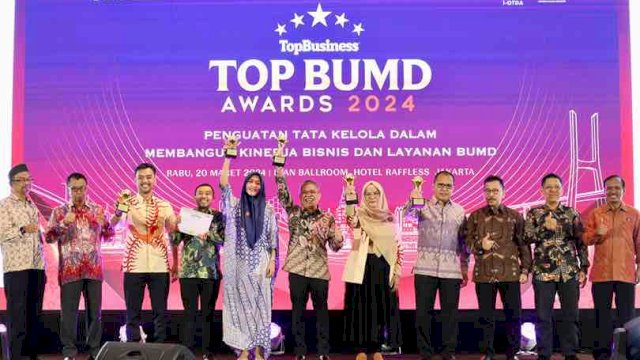 Pada acara Top BUMD Award 2024 yang diselenggarakan oleh Majalah Top Business, Pemkot Makassar berhasil meraih lima penghargaan prestisius. Acara tersebut berlangsung di Dian Ballroom Hotel Reffles Jakarta pada Rabu (20/03/2024).