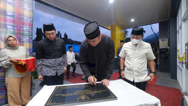 Pos Pelayanan Publik (PPP) yang dibangun oleh Pemerintah Kabupaten Gowa di sembilan dataran tinggi telah menunjukkan potensi besar dalam meningkatkan kualitas layanan publik bagi masyarakat setempat.