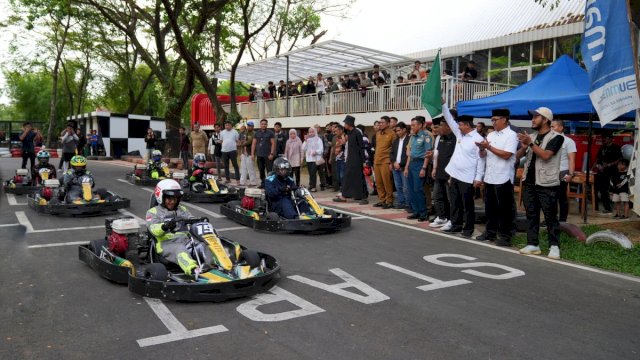 Pertama kali diadakannya event balap Go-Kart di Provinsi Sulawesi Selatan (Sulsel) memperebutkan Piala Gubernur dan hadiah uang tunai menarik perhatian banyak pihak.