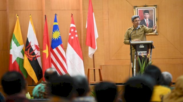 Pj Sekprov Sulsel, Andi Muhammad Arsjad, menghadiri Pelatihan Kepemimpinan Nasional Tingkat II Angkatan V Tahun 2024, yang dilaksanakan di Auditorium Sultan Hasanuddin KMP LAN, Antang, Selasa, 26 Maret 2024.