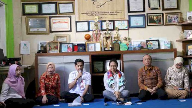 PJ Sekda Kota Makassar, Firman Hamid Pagarra, menyambut kunjungan kerja Menteri Pemberdayaan Perempuan dan Perlindungan Anak (PPPA) RI, I Gusti Ayu Bintang Darmawati, atau yang dikenal sebagai Bintang Puspayoga.