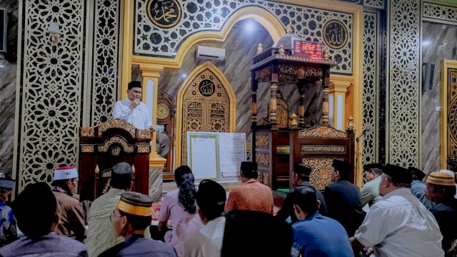 Hari ke -18 Puasa Ramadhan 1445 H Bupati Barru bersama Jajaran Safari Jum'at di Masjid Raodhatul Muflihin Desa Galung Kecamatan Barru Kabupaten Barru, Jum'at (29/03/2024).