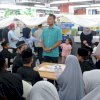Raut Kebahagiaan Anak Yatim Saat di Traktir Belanja Kebutuhan Lebaran oleh Andi Seto