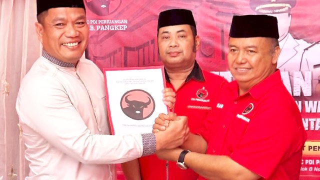 Ambil formulir di PDIP Irwan Djamaluddin  Buktikan Keseriusannya Maju Pilkada Pangkep&nbsp;