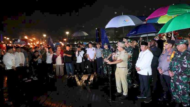 Lepas Peserta Pawai Obor, Ini Pesan Danny Pomanto