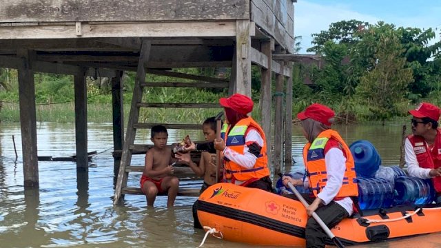 Relawan PMI Lutra Salurkan Bantuan Banjir di Bansel Meski Berpuasa: Jiwa Besar bagi Korban Bencana
