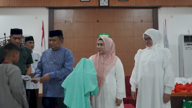 PJ Bupati Luwu Bukber dan Bagi Paket Lebaran ke Anak Yatim dan Petugas Kebersihan