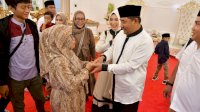 Antusiasme Warga Tak Henti pada Open House Lebaran Pj Gubernur Sulsel hingga Larut Malam