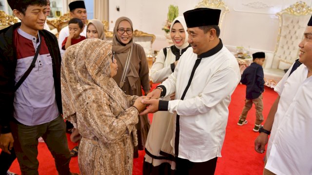 Antusiasme Warga Tak Henti pada Open House Lebaran Pj Gubernur Sulsel hingga Larut Malam