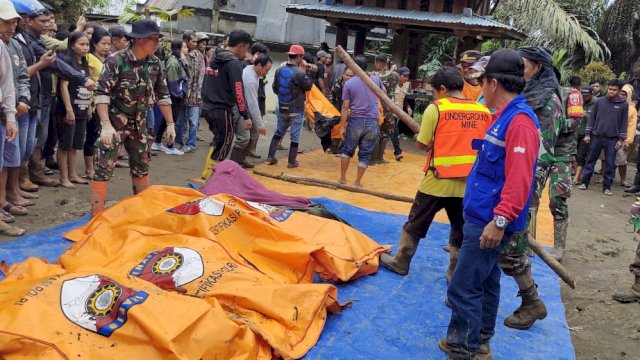 18 Meninggal Orang Tertimbun Longsor di Toraja, Pj Gubernur perintahkan Evakuasi&nbsp;&nbsp;