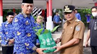 HKN PJ Gubernur Sulsel Serahkan 4.100 Bibit Pohon dan 2.341 SK PPPK