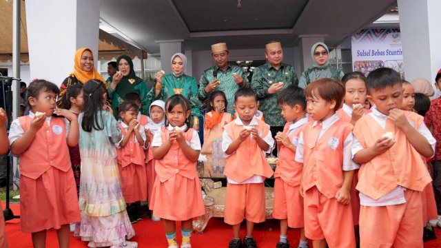 Sebanyak 10 ribu balita dan ibu hamil di Sulawesi Selatan melakukan makan telur secara serentak pada Senin, 22 April 2024.