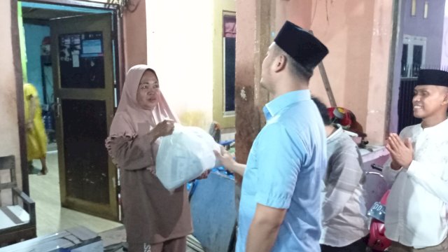 Dapat Paket Lebaran dari Andi Seto Asapa, Pemuda Paran Tambung: Kami Tunggu Instruksi