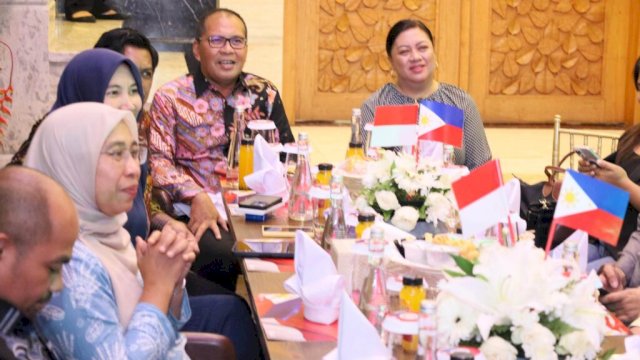 Walikota Makassar Jamu Komjen Filipina