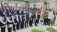 Ketua Komisi VIII DPR RI Ashabul Kahfi Melepas Keberangkatan Kloter 5