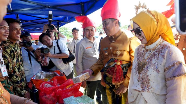 PJ Gubernur Sulsel Bersama Istri Hadiri Puncak HUT Jeneponto
