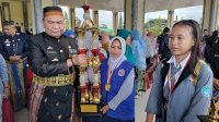 Peringati Hardiknas Pemda Luwu Berikan Penghargaan Ke Guru Berprestasi