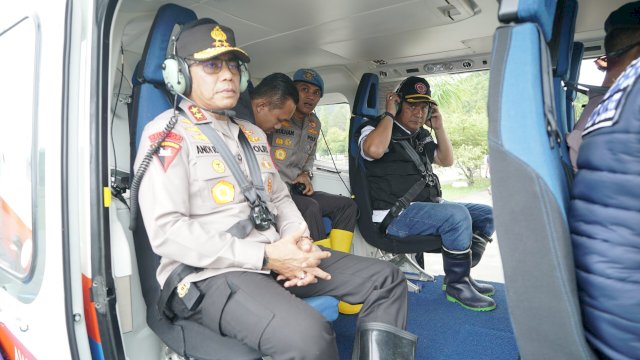 Gunakan Heli, Gubernur dan Kapolda Sulsel Tinjau Lokasi Banjir dan Tanah Longsor