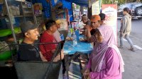 Andi Seto Sarapan Nasi Kuning Bersama Daeng Becak dan Driver Ojol di Warung K5