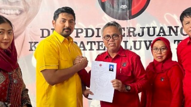 Disambut Budiman, Akbar Laluasa Kembalikan Formulir Cawabup di PDIP
