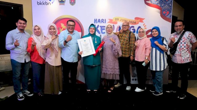 Ketua TP PKK Makassar Raih Manggala Karya Kencana
