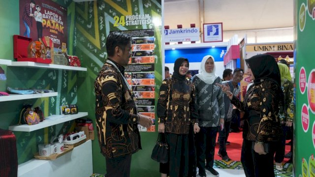 Booth Pemkot  Makassar Jadi Pusat Perhatian Dalam Indonesia City Expo 2024