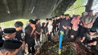 Ribuan Orang Antar Ayahanda Bupati Bulukumba ke Peristirahatan Terakhirnya