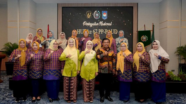 Sejumlah Bunda PAUD dari berbagai Kabupaten/Kota di Sulawesi Selatan (Sulsel) serta Pengurus Pokja PAUD Provinsi dan Kabupaten/Kota turut hadir dalam Puncak Perayaan Hari Ulang Tahun (HUT) ke-67 Perkumpulan Penyelenggara Pendidikan Anak Usia Dini (PP-PAUD).