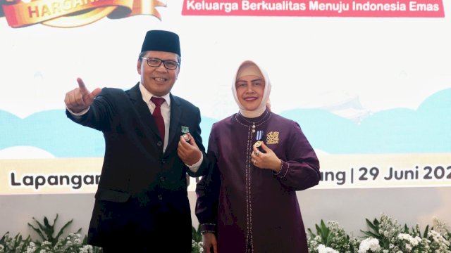 Walikota makassar Mohammad Ramdhan Danny Pomanto beserta ketua TP PKK Kota Makassar Indira Yusuf Ismail terlihat kompak dan solid dalam menjalankan sinergis tugas dan fungsi yang menjadi kunci utama&nbsp; keberhasilan dalam menjalankan program pembangunan.