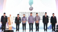 Ketua TP PKK Makassar Dampingi Wali Kota Raih Penghargaan Satyalencana