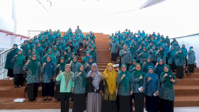 TP PKK Kota Makassar Dorong Gerakan Keluarga Cerdas Berinternet
