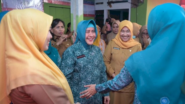 Indira Yusuf Ismail Dampingi Pj Ketua TP PKK Provinsi Sulsel Tinjau Posyandu untuk Intervensi Stunting