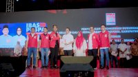 Serahkan Rekomendasi, Kesang Ingin Irwan Bahri Syam dan Puspa Menang di Pilkada Luwu Timur