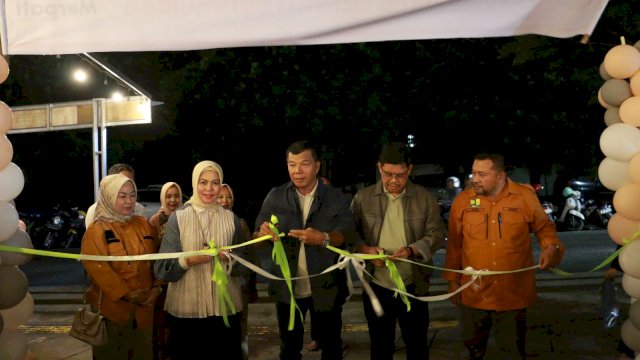 Bupati Andi Utta Buka Kuliner Pantai Merpati Secara Resmi