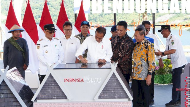 Didampingi Prof Zudan, Jokowi Resmikan Bendungan Pamukkulu di Kabupaten Takalar