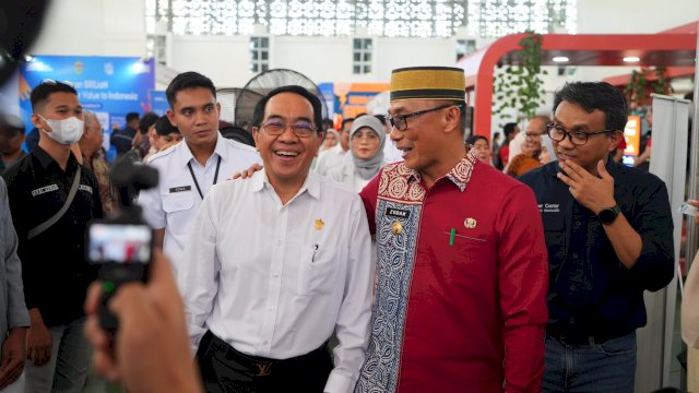 Trotoar.id, Makassar &ndash; Penjabat Gubernur Sulawesi Selatan, Prof. Zudan Arif Fakrulloh, menerima audiensi Ikatan Keluarga Darul Huffadh (IKDH) Cabang Makassar di Kompleks Masjid Rumah Jabatan Gubernur, Jalan Sungai Tangka, Makassar, pada Kamis subuh, 11 Juli 2024.