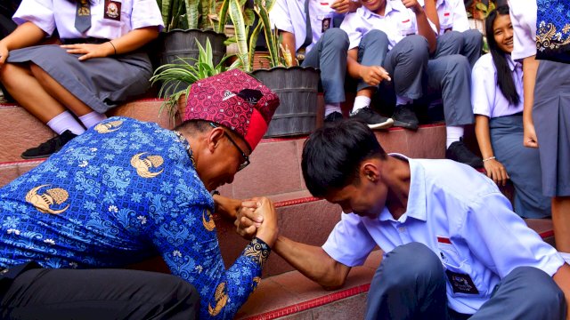 Pj Gubernur Prof Zudan Serahkan Bantuan ke Dewan Korpri Sulsel