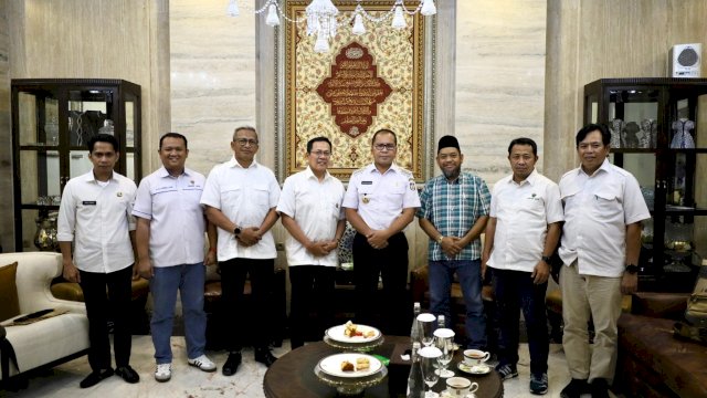 Danny Pomanto, Wali Kota Makassar, diundang untuk berbagi pengalaman dengan ribuan mahasiswa baru dari Fakultas Teknik Universitas Hasanuddin pada acara pengenalan kampus yang akan berlangsung pada 13 Agustus 2024. 