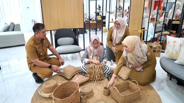 Dinas Koperasi dan UMKM Kota Makassar berkomitmen mendukung program strategis Wali Kota Makassar, Moh. Ramdhan Pomanto, melalui Gerakan Perkuatan Imunitas Ekonomi.
