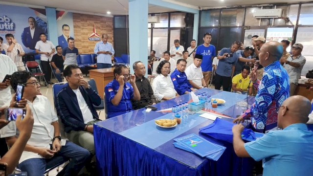 Partai Demokrat Sulawesi Selatan resmi menyerahkan Surat Tugas dari Dewan Pimpinan Pusat (DPP) kepada 10 calon kepala daerah yang akan bertarung dalam Pilkada Serentak 2024.&nbsp;
